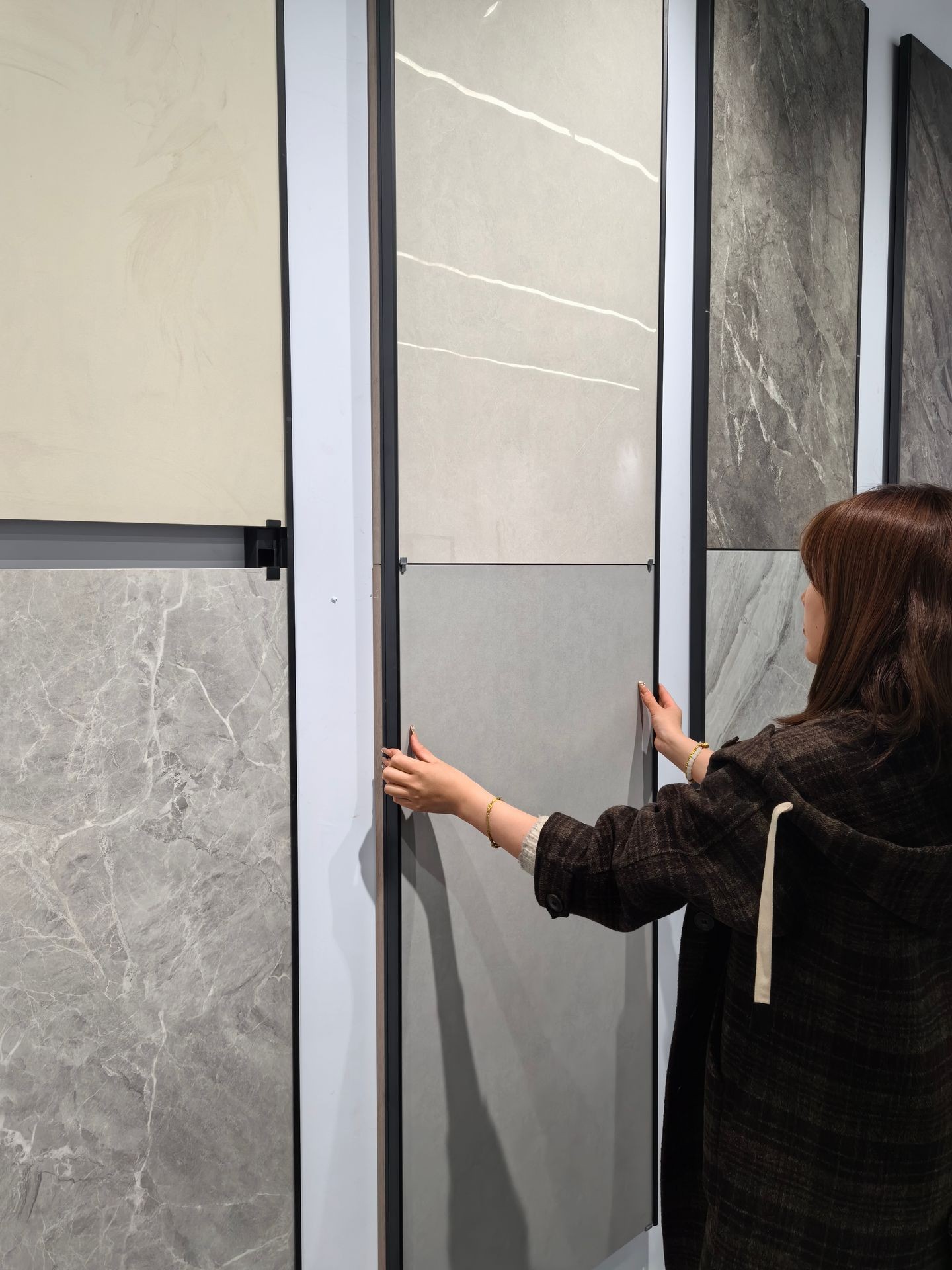 Look at the sample and put the board, save the introduction time