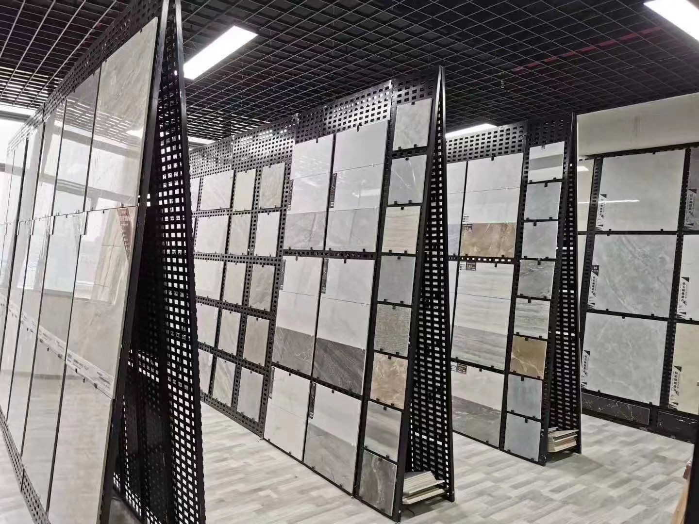 The top slot holds small samples